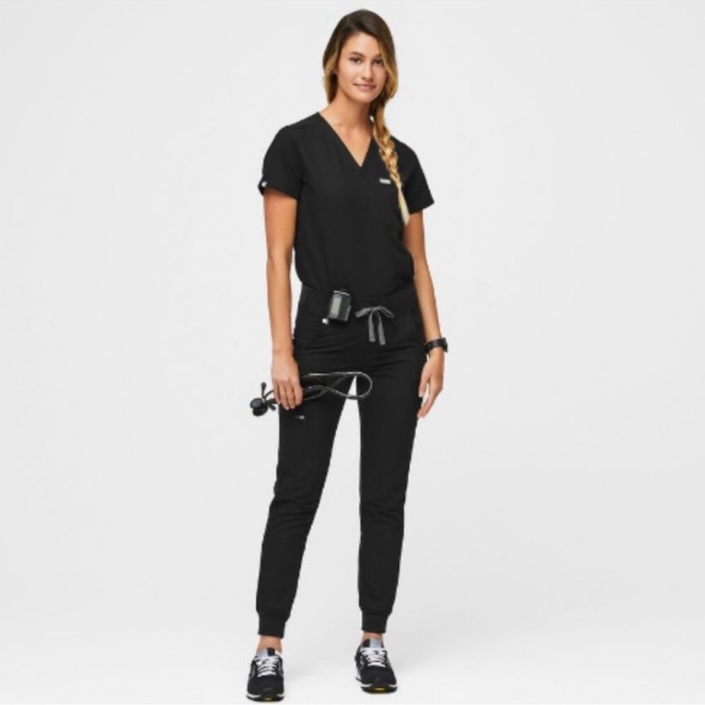 FIGS TECHNICAL BLACK ZAMORA JOGGER PANTS
SIZE S